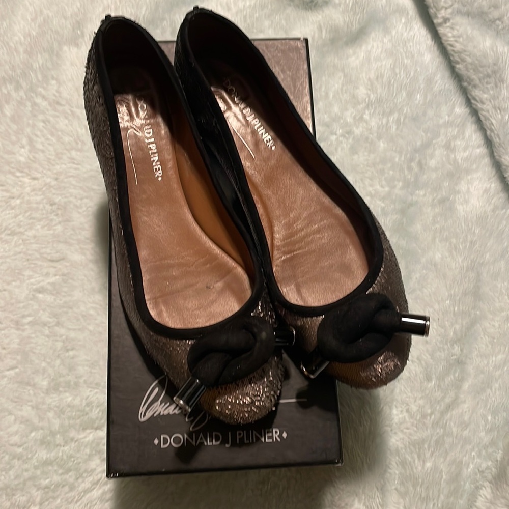 Donald J. Pliner | Gracie Metallic Knot Flats